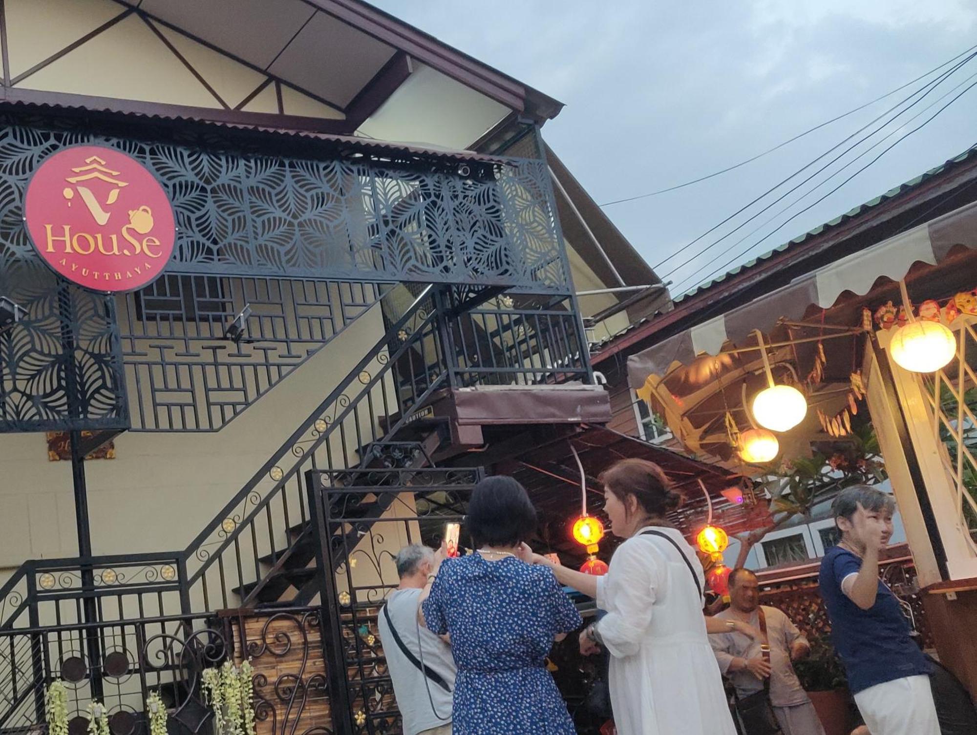 V House Hotel Phra Nakhon Si Ayutthaya Exterior photo