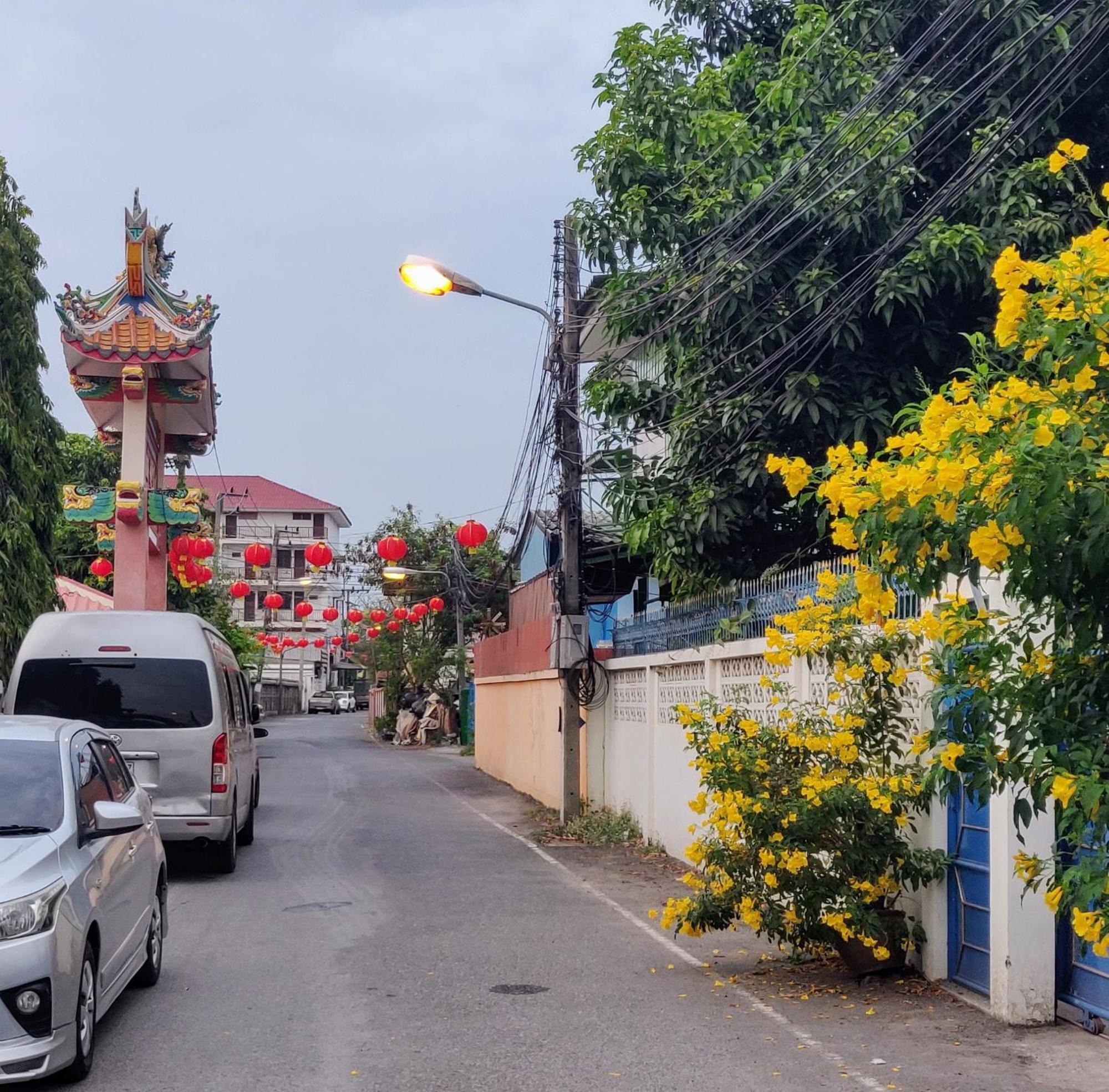V House Hotel Phra Nakhon Si Ayutthaya Exterior photo